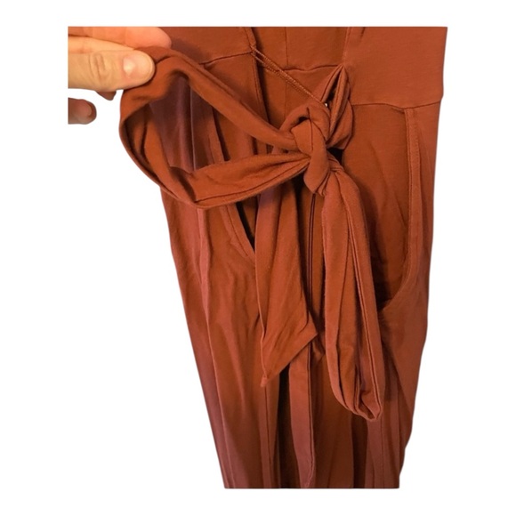 Old Navy Women's Wide Leg Jumpsuit in Rust - Picture 4 of 5